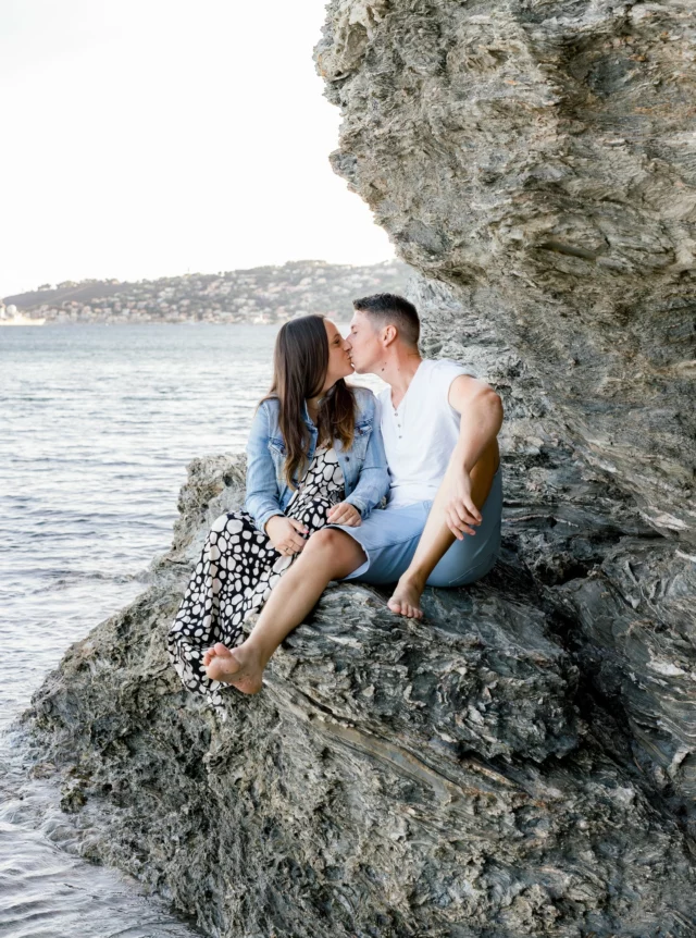 Des messages,
des projets,
des souvenirs qui s’écrivent déjà.
J’ai hâte de vous retrouver derrière mon objectif ! 
Je crois que ça va être une très jolie saison de souvenirs à créer.
Et rien que d’y penser, ça me met le sourire.
Merci pour votre confiance 🤍